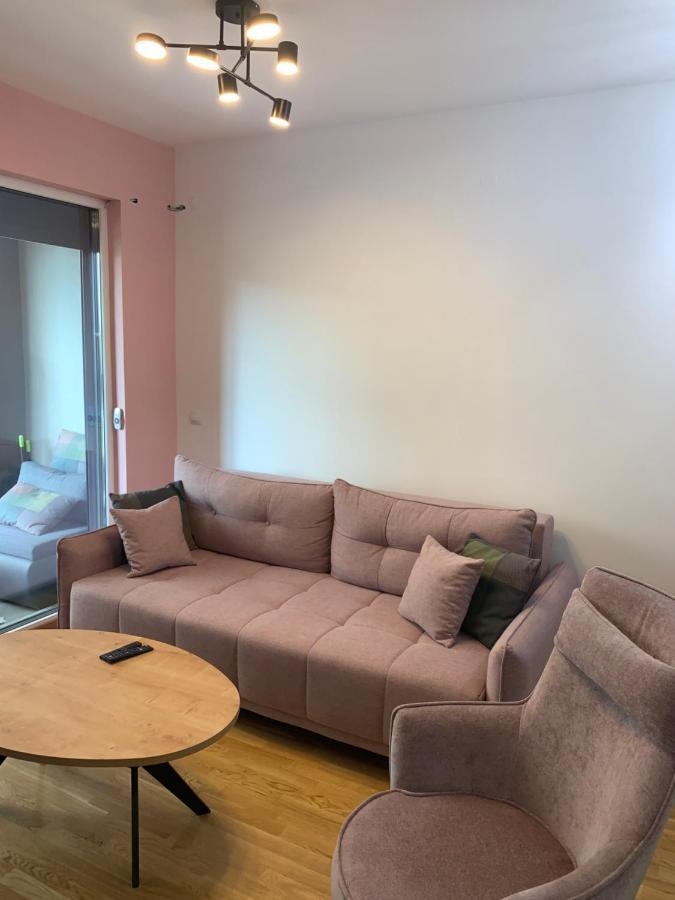 Pink Modern Apartment Скопье Экстерьер фото
